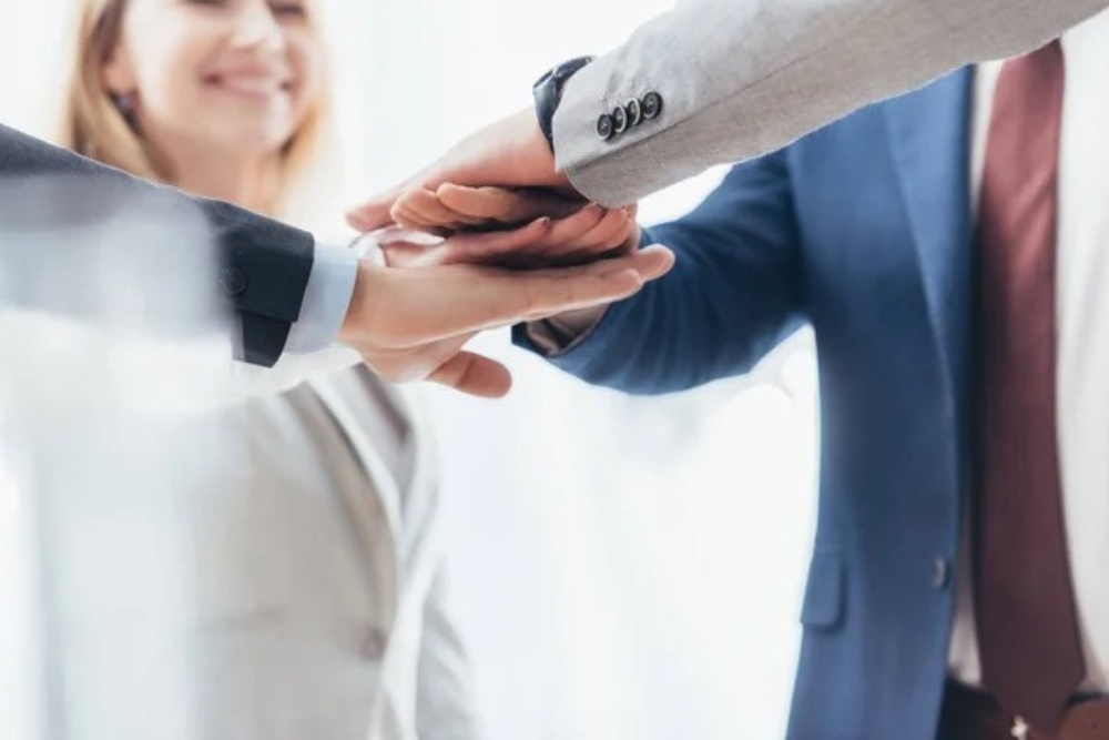 The experienced team at Avelix IT Services collaborating on a complex IT project-